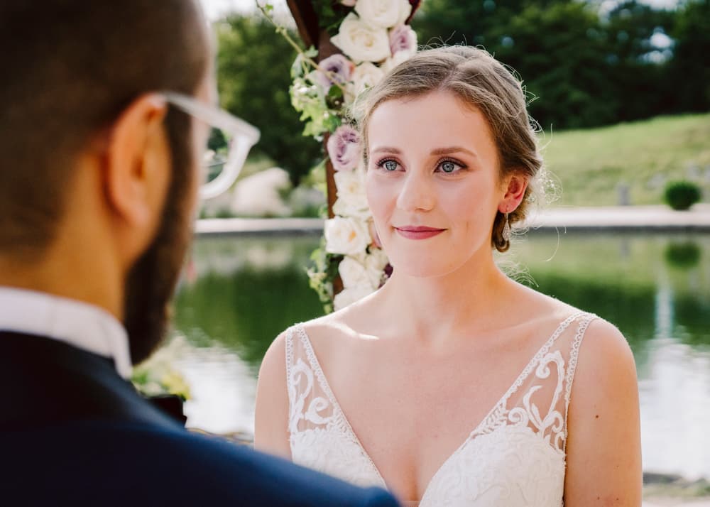 Bride looking at her groom during the wedding ceremony at Cafe Seestern at Britzer Garten in Neukölln in Berlin